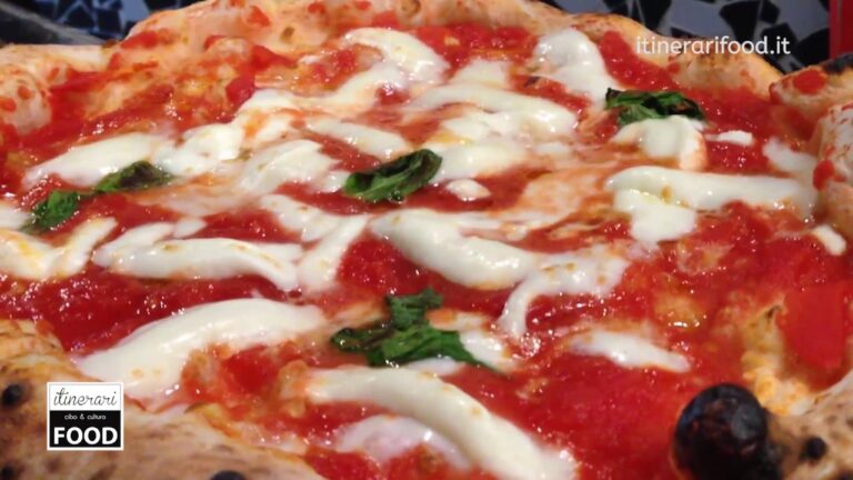 L’arte della pizza napoletana: una tradizione gastronomica senza tempo